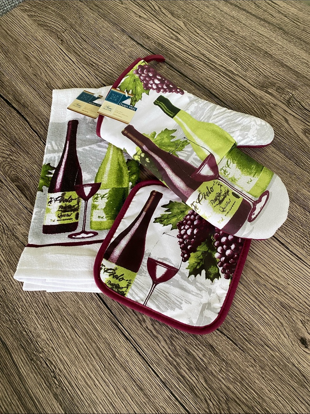 Wine Themed Kitchen Towel Oven Mitt & Pot Holder Set Burgundy & Green NWT
